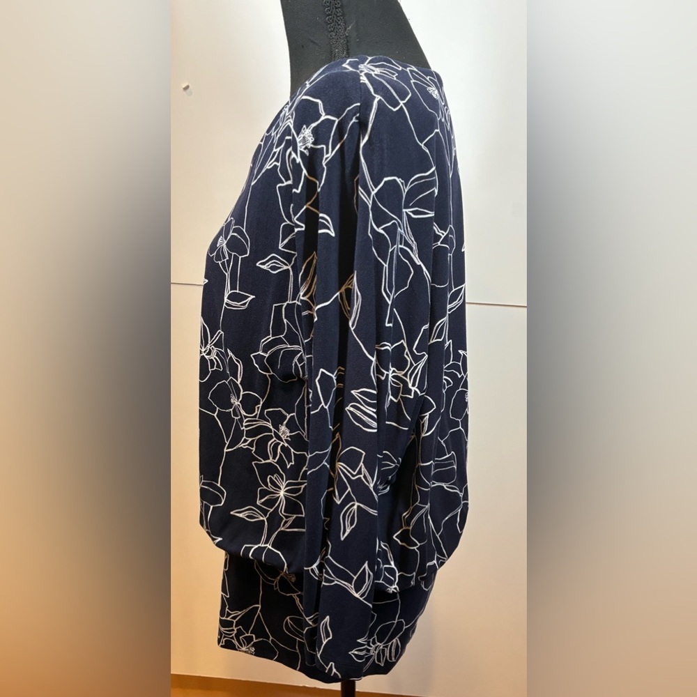 Chico's Navy and White Floral Blouse Size 2/ L - Picture 8 of 9